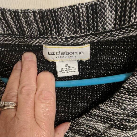 Liz Claiborne Weekend Wear long Tunic V-Neck Sweater Black and White - Picture 2 of 6